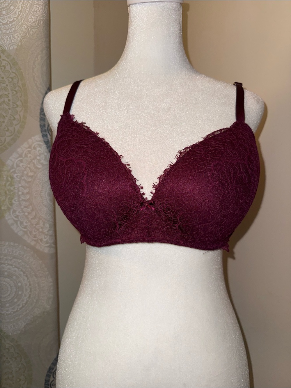 Victoria’s Secret womens lace dream angels padded wireless bra maroon red Sz 38C